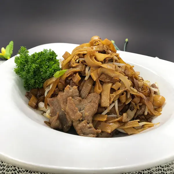 Beef Ho Fun at Noodle Wok Mississauga